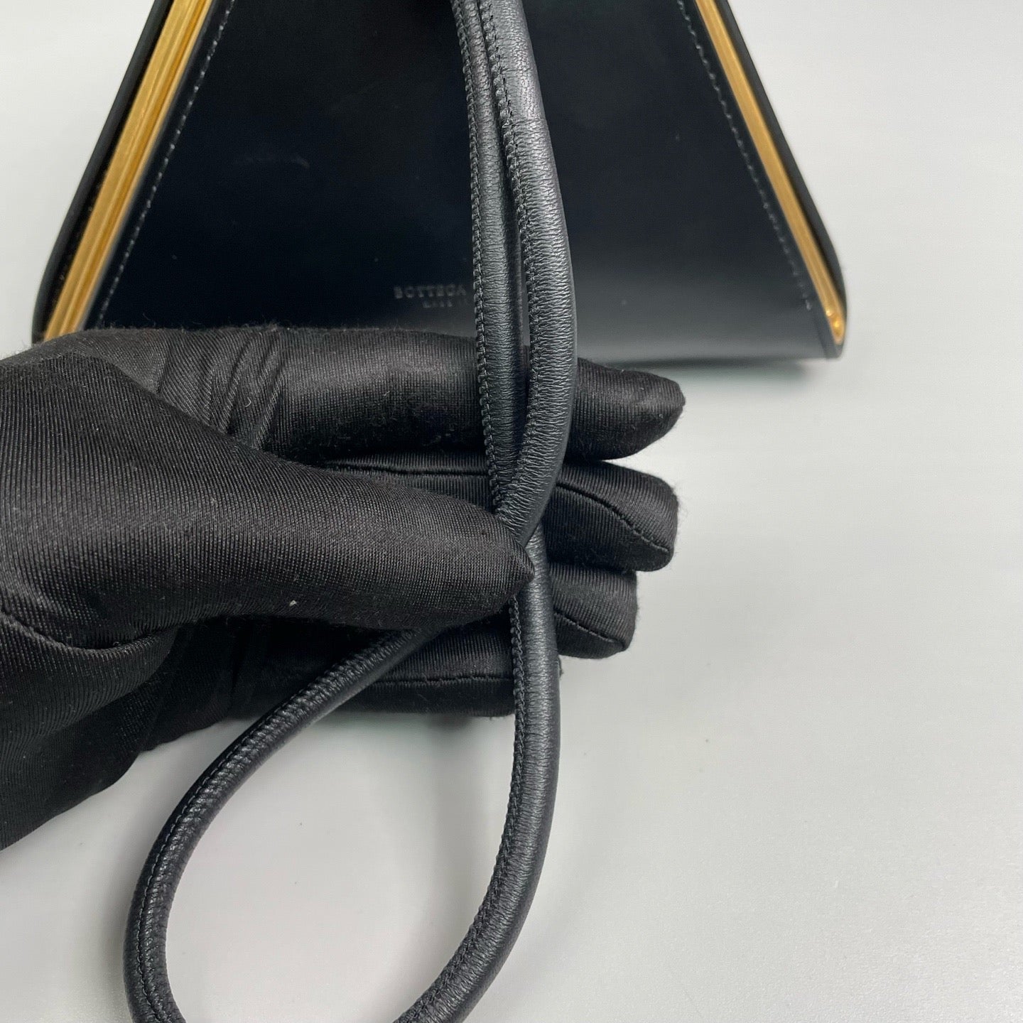 Bottega Veneta - Triangle Frame Clutch - Smooth leather - Black - (mini)