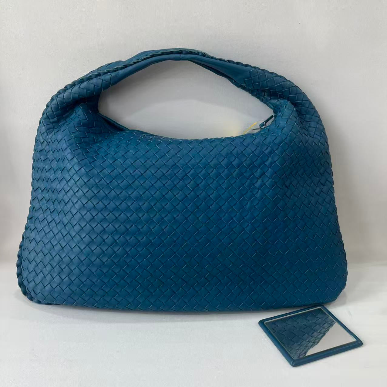 Bottega Veneta - Veneta Hobo - Leather - Blue - (medium)