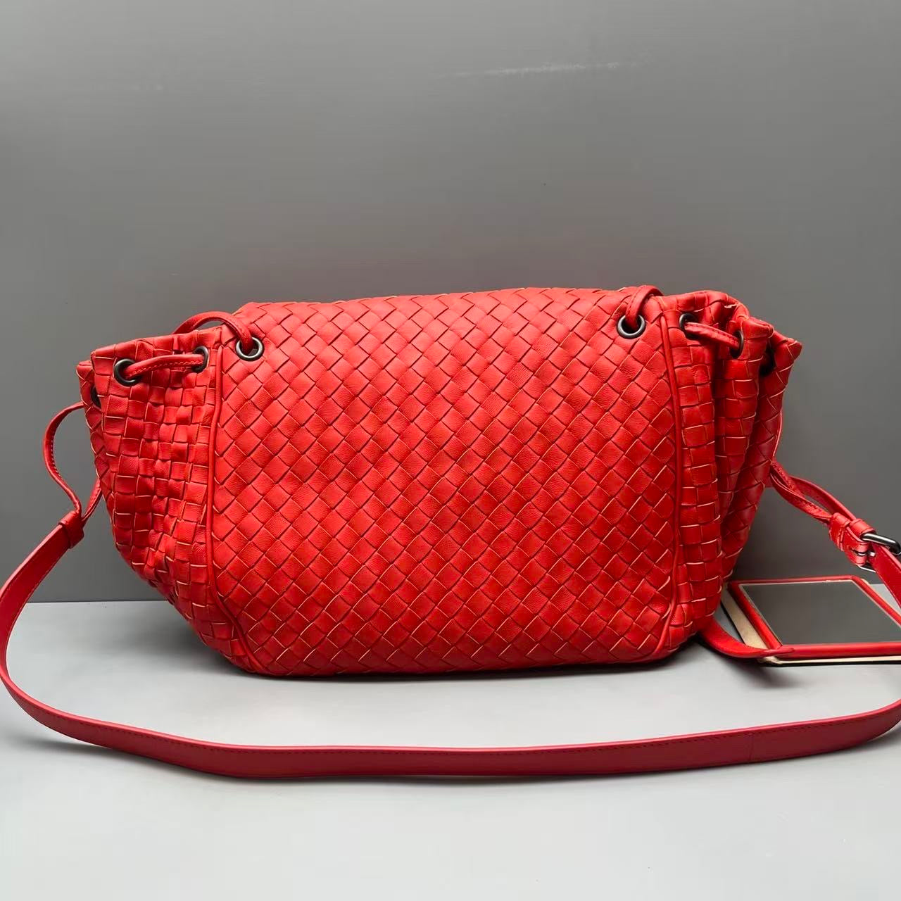 Bottega Veneta - Woven Pumpkin Drawstring Bag - Leather - Red - (Medium)
