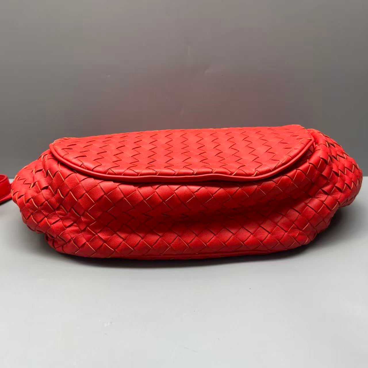 Bottega Veneta - Woven Pumpkin Drawstring Bag - Leather - Red - (Medium)