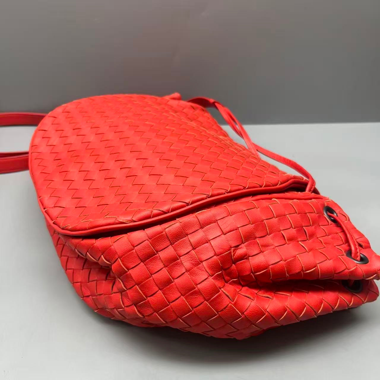 Bottega Veneta - Woven Pumpkin Drawstring Bag - Leather - Red - (Medium)