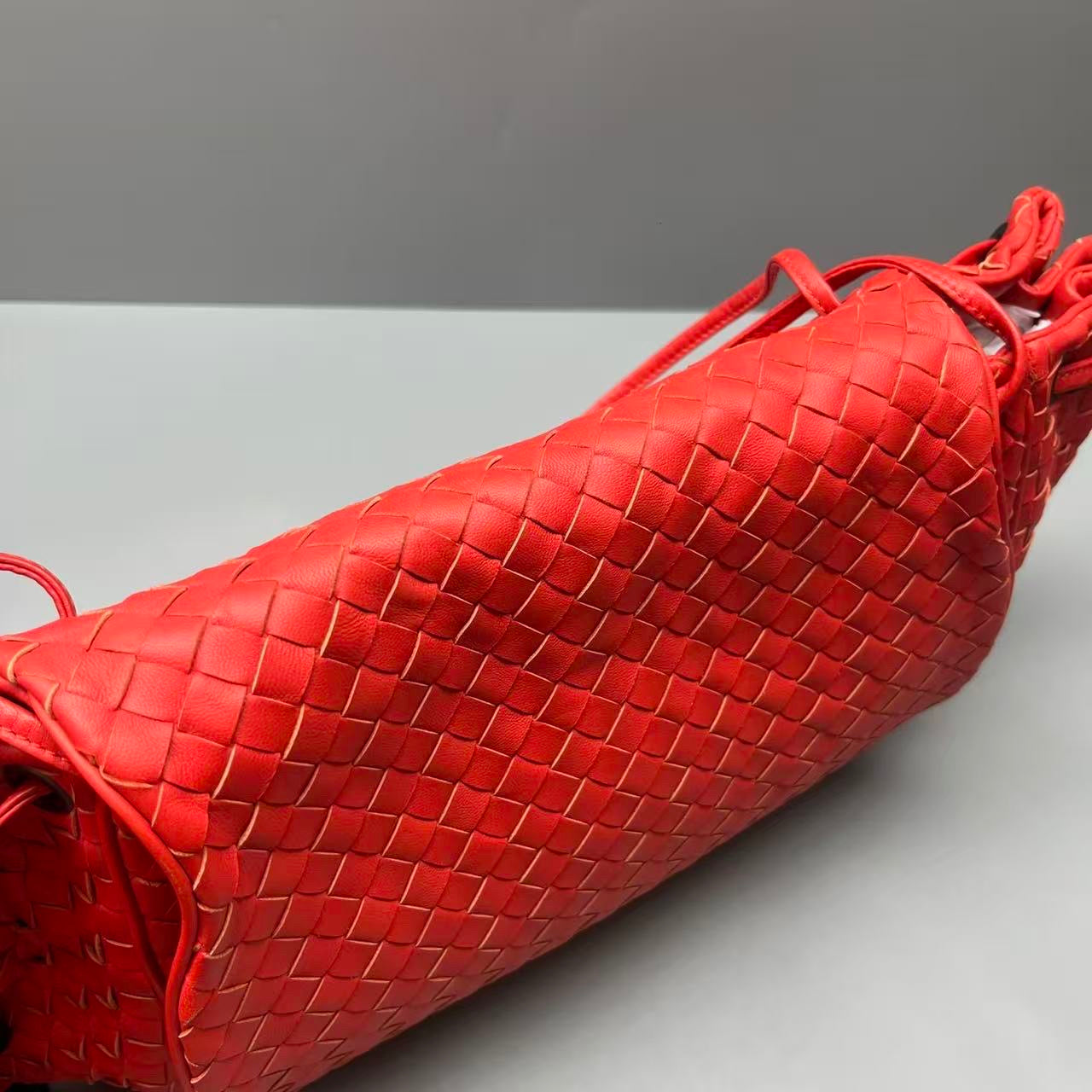 Bottega Veneta - Woven Pumpkin Drawstring Bag - Leather - Red - (Medium)