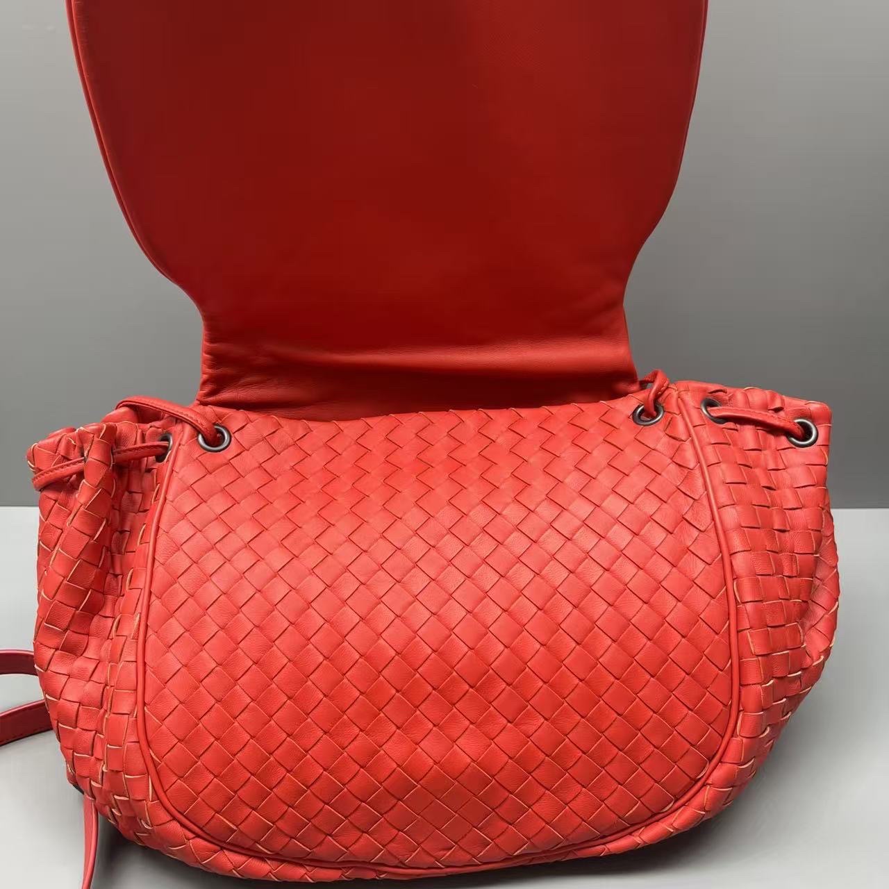 Bottega Veneta - Woven Pumpkin Drawstring Bag - Leather - Red - (Medium)