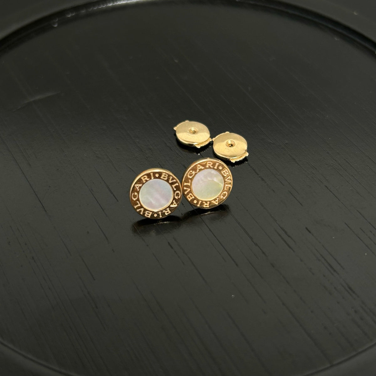 Bulgari - Bvlgari Bvlgari - 18K yellow gold (750) with natural white mother-of-pearl - Gold
