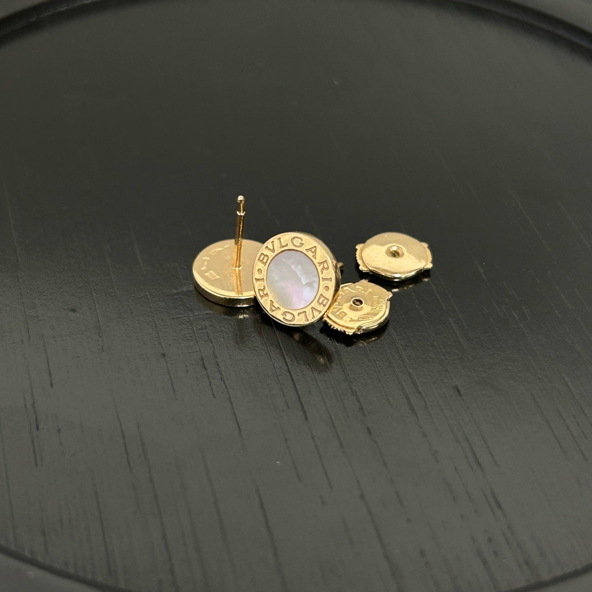 Bulgari - Bvlgari Bvlgari - 18K yellow gold (750) with natural white mother-of-pearl - Gold