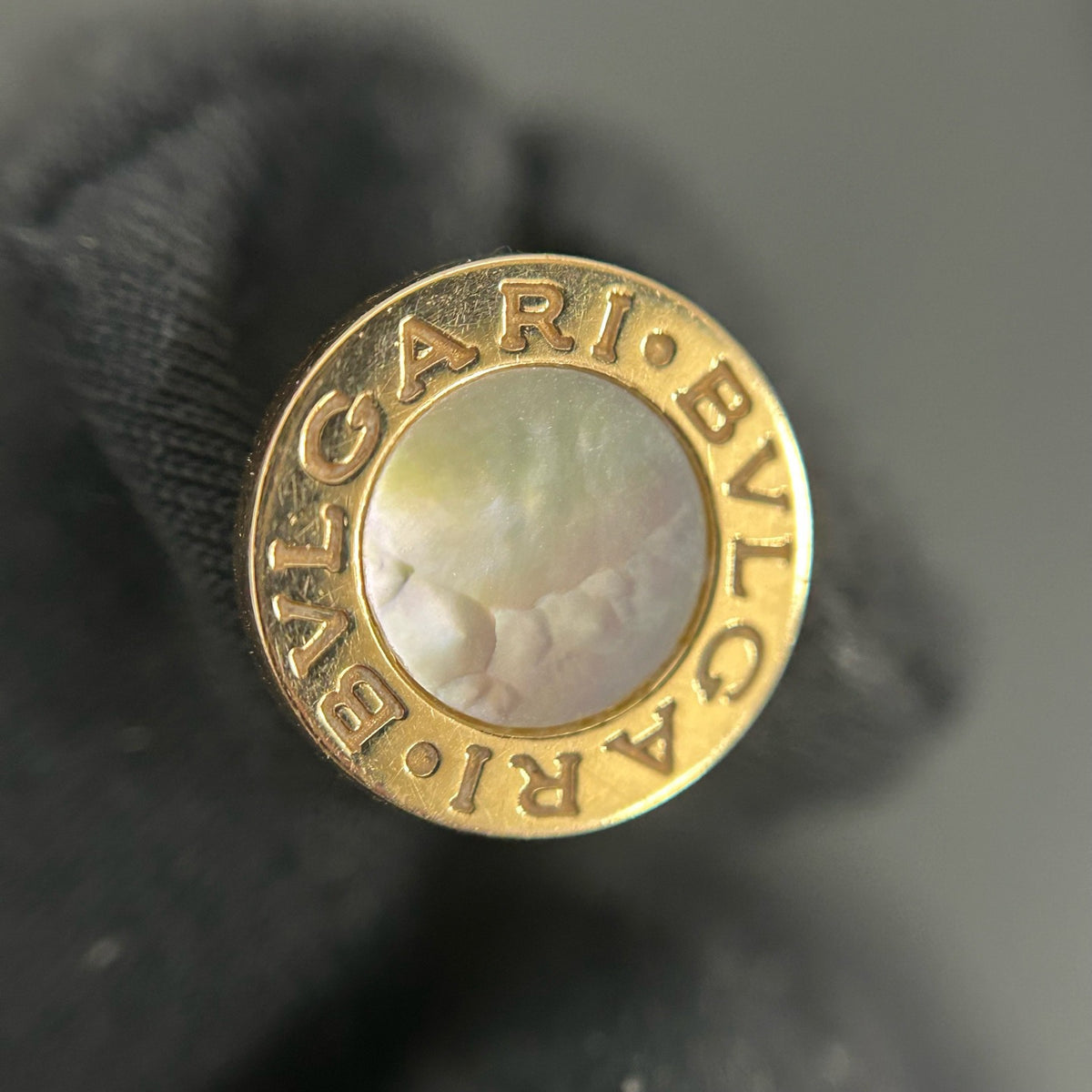 Bulgari - Bvlgari Bvlgari - 18K yellow gold (750) with natural white mother-of-pearl - Gold