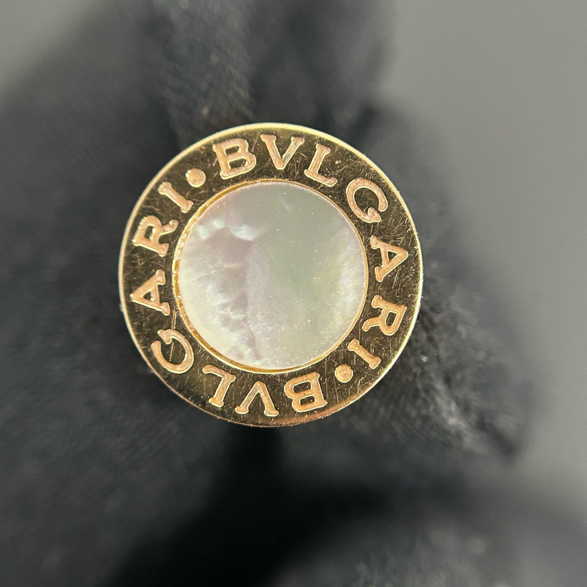 Bulgari - Bvlgari Bvlgari - 18K yellow gold (750) with natural white mother-of-pearl - Gold