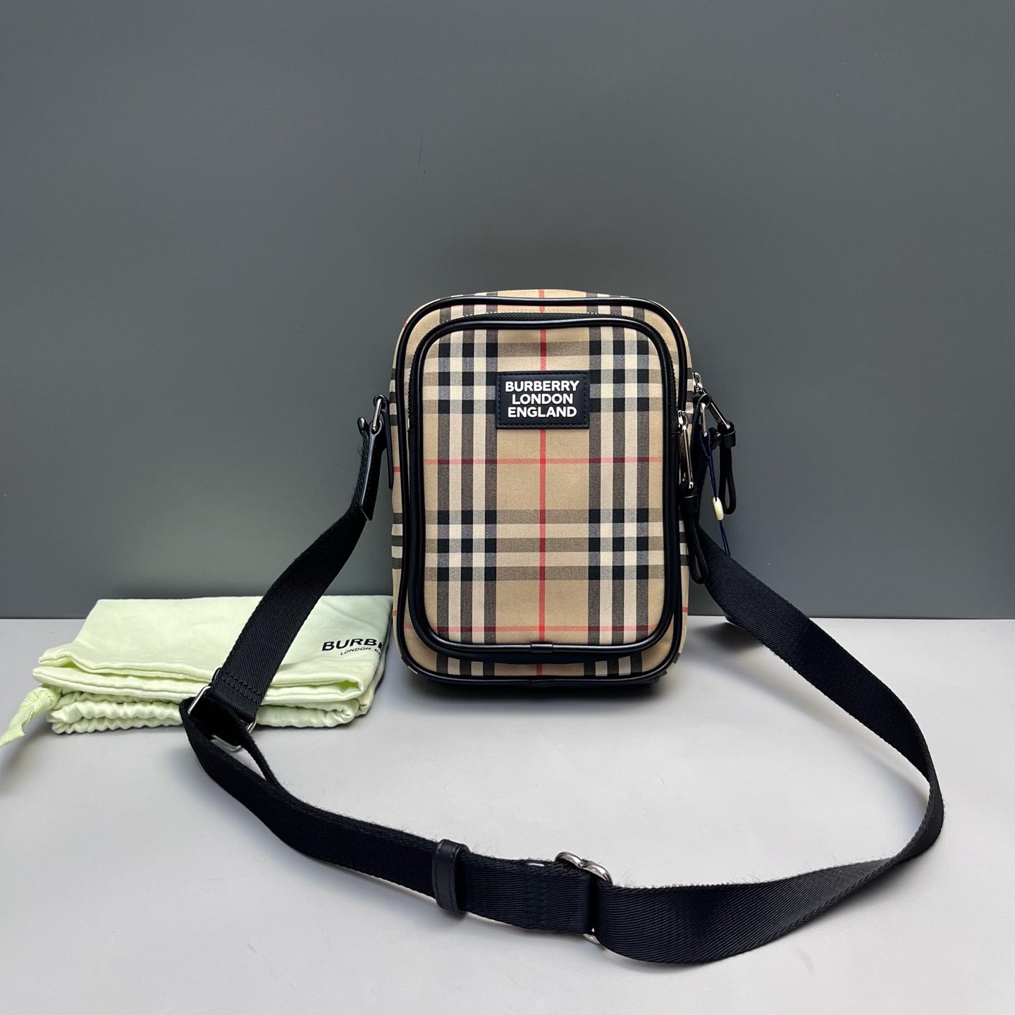 Burberry - Crossbody bag - Leather - Beige - (medium)