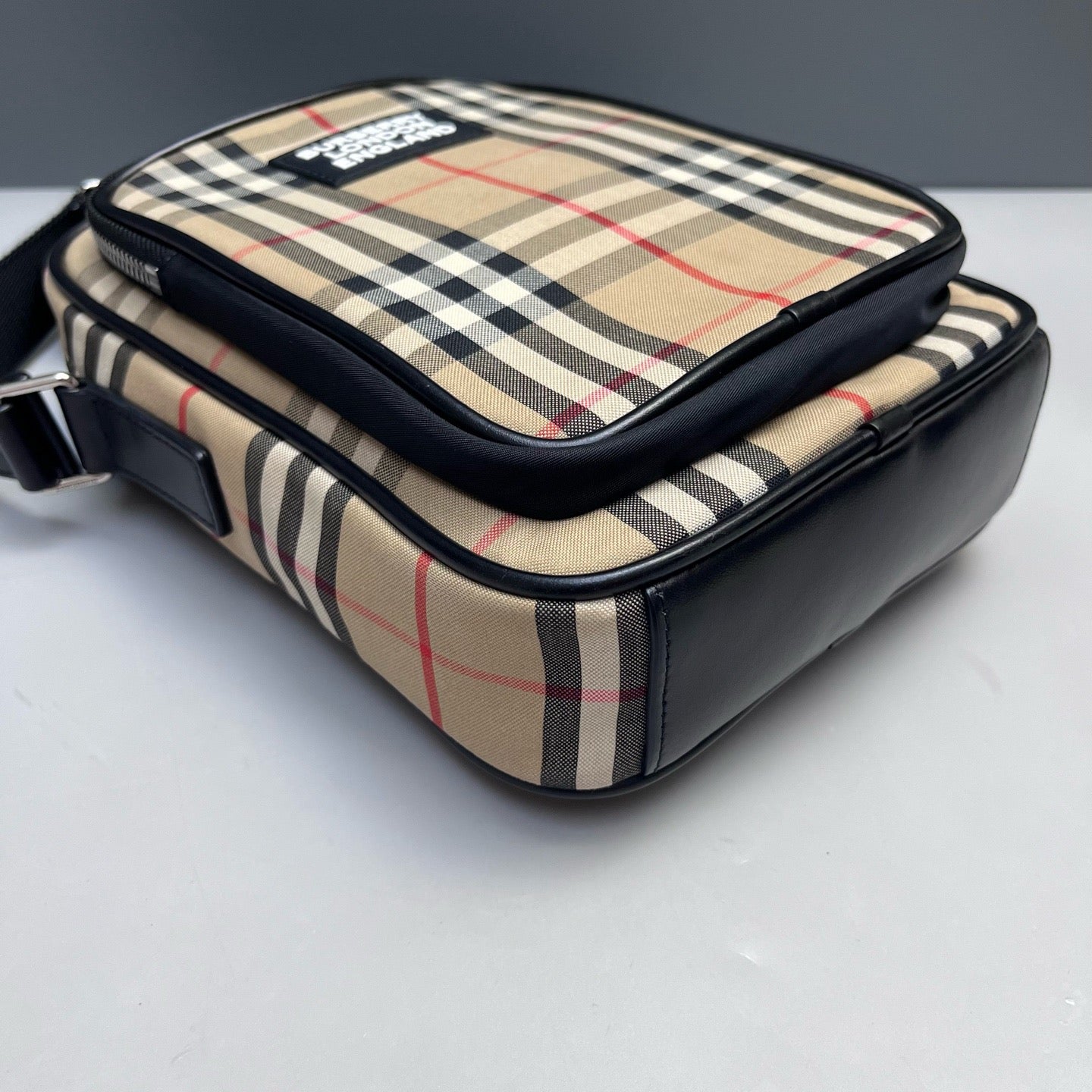 Burberry - Crossbody bag - Leather - Beige - (medium)