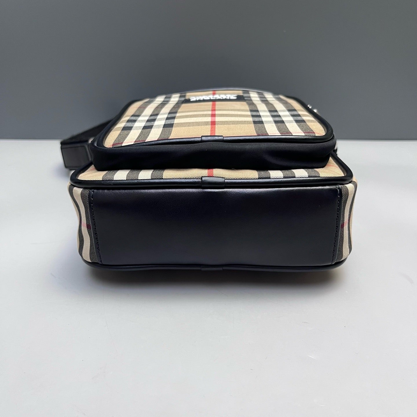 Burberry - Crossbody bag - Leather - Beige - (medium)