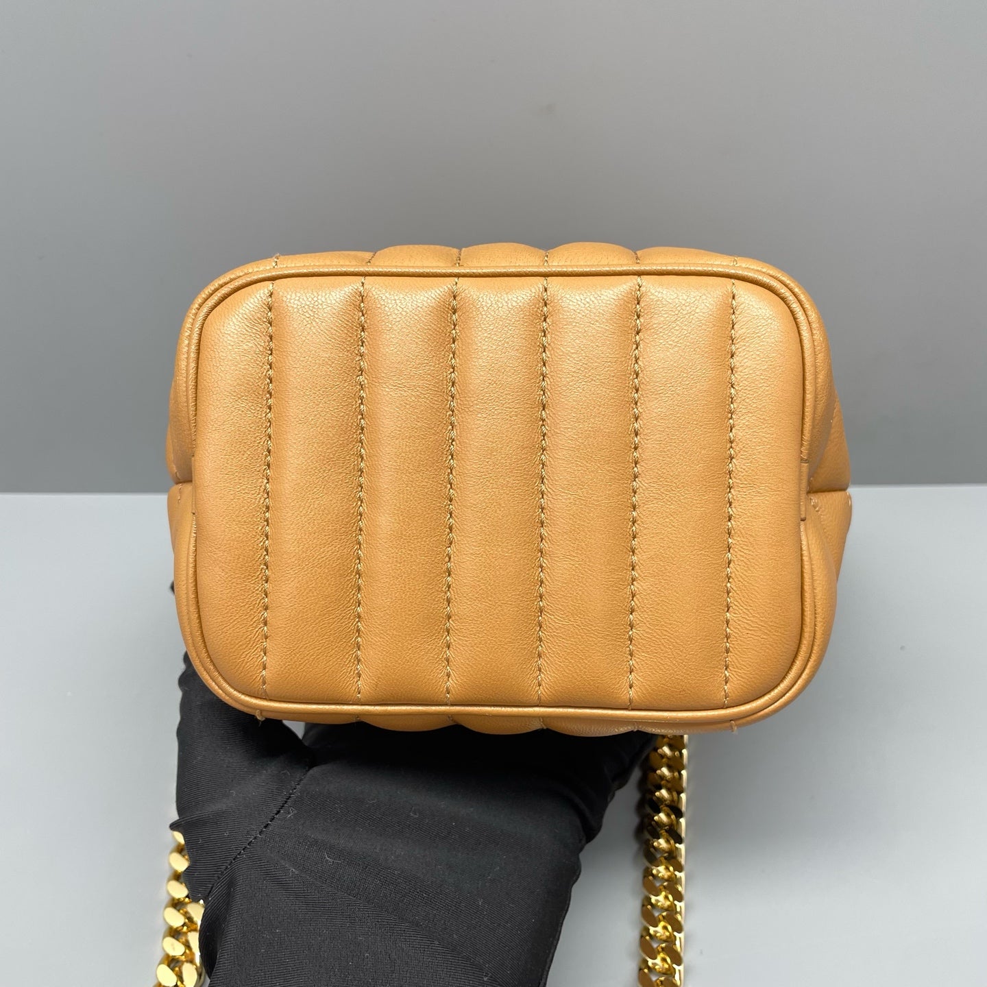 Burberry - Lola Bucket Bag - Leather - Caramel - (Mini)