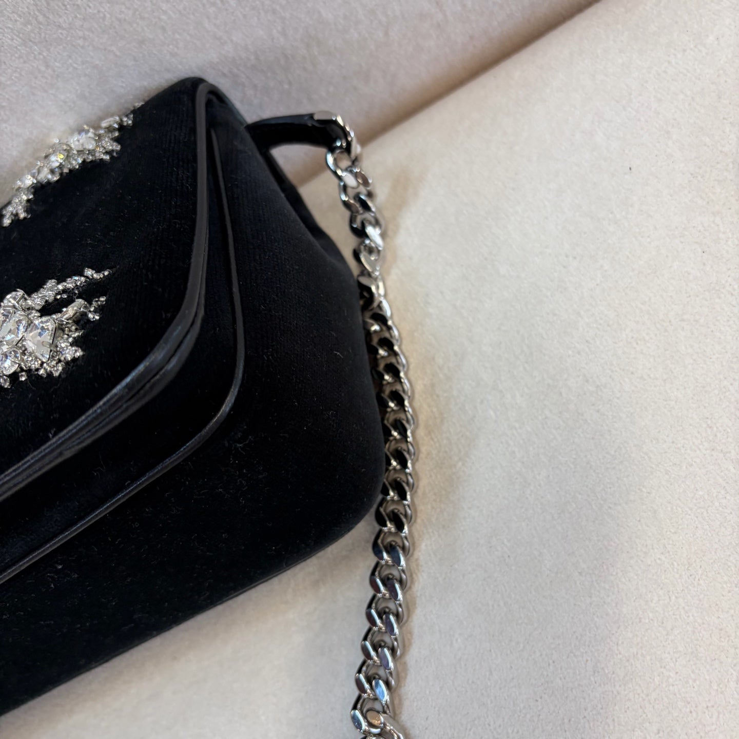 Burberry - Lola - Velvet - Black - (small)