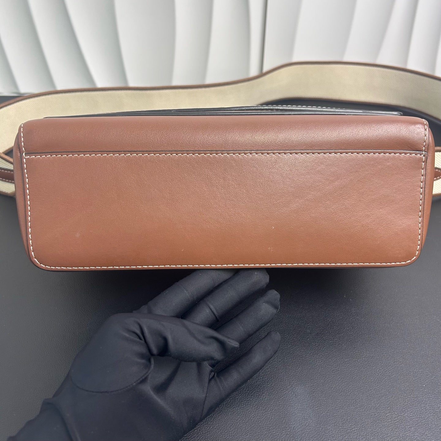 Burberry - Note Messenger Bag - Leather - Brown - (medium)