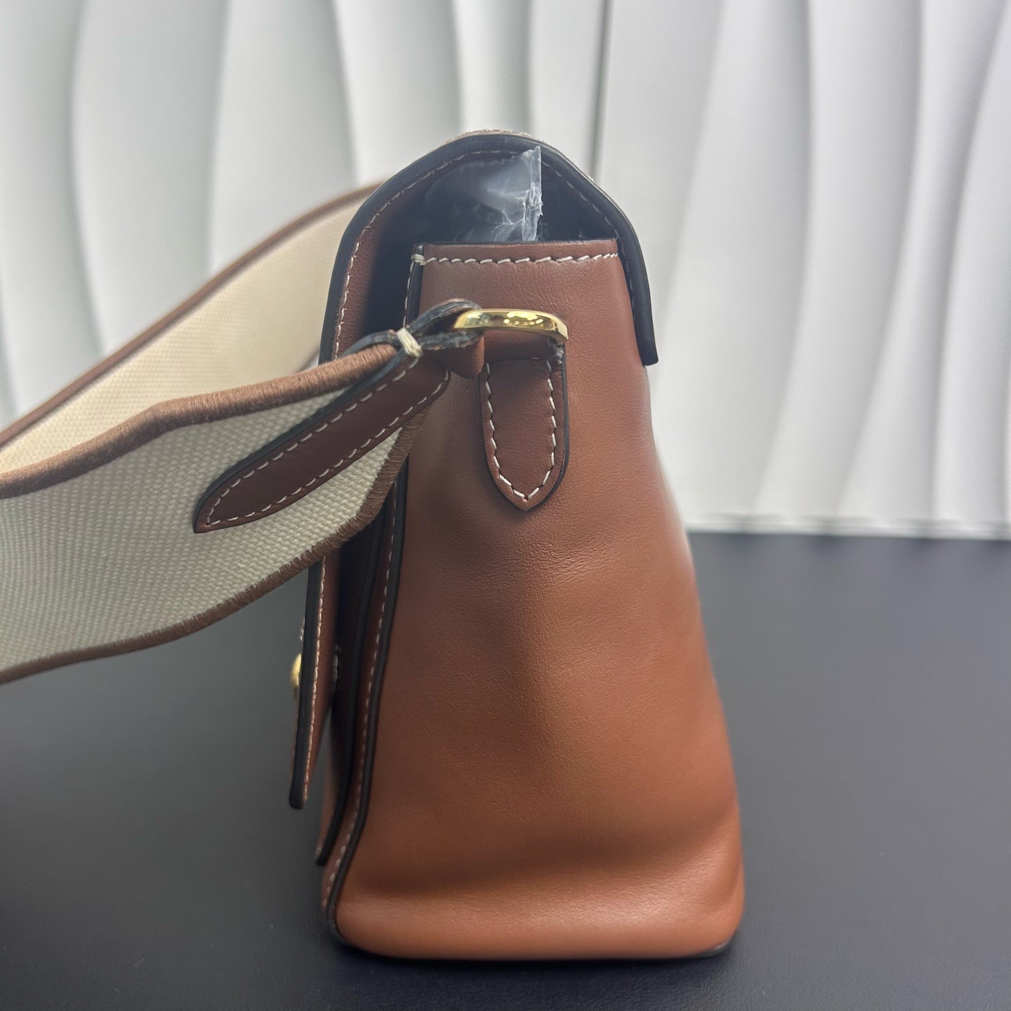 Burberry - Note Messenger Bag - Leather - Brown - (medium)