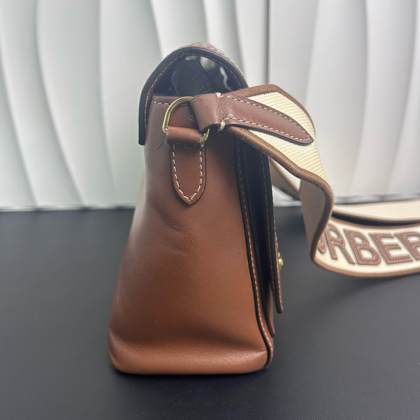 Burberry - Note Messenger Bag - Leather - Brown - (medium)