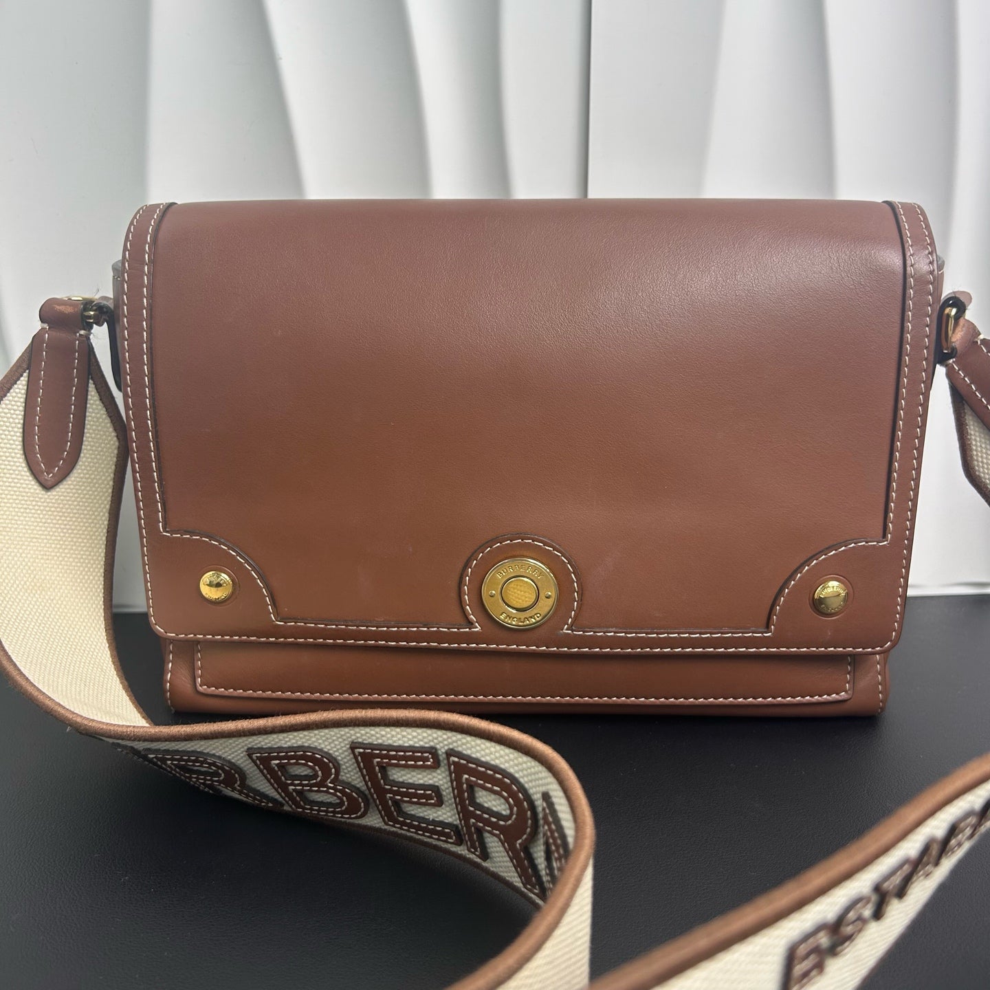 Burberry - Note Messenger Bag - Leather - Brown - (medium)