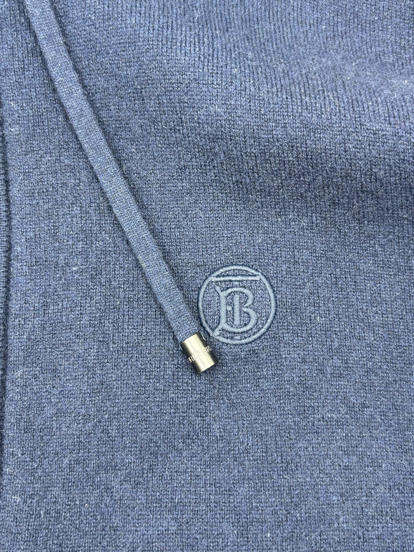 Burberry - Other - Cashmere - Navy - (XL)