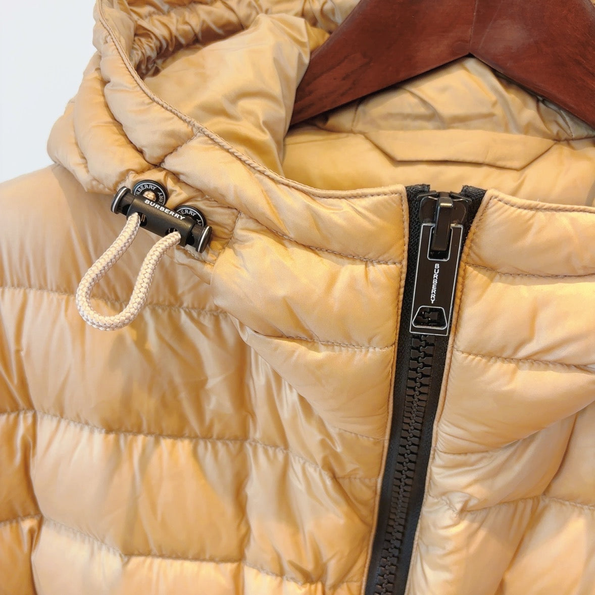 Burberry - Other - Polyamide - Beige - (M)