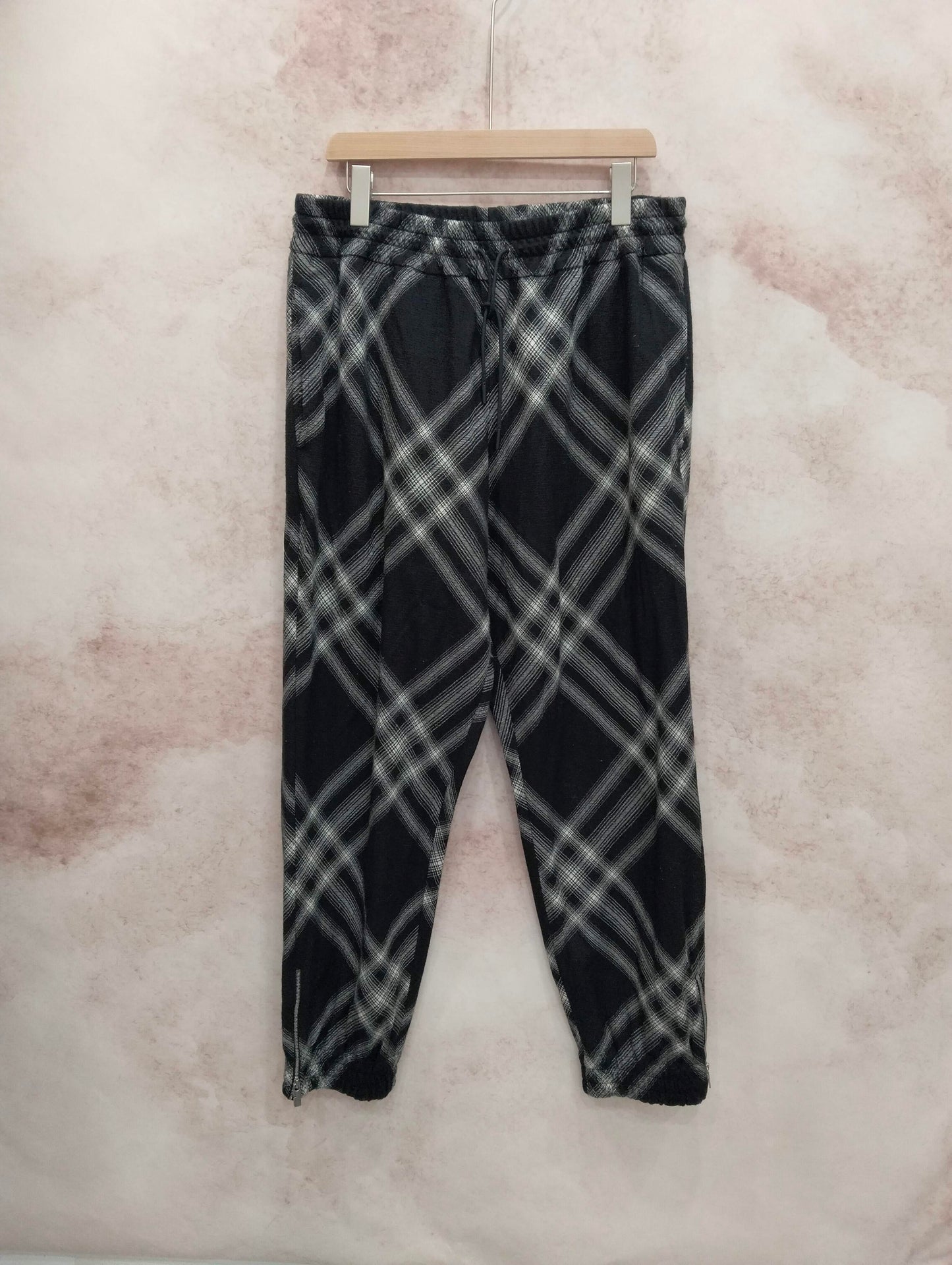 Burberry - Other - Wool - Black - (L)