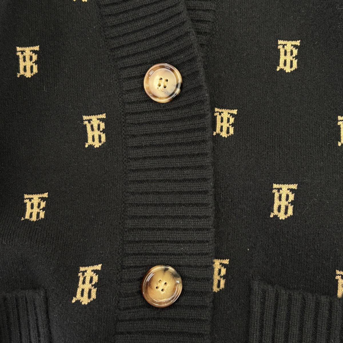 Burberry - Other - Wool - Black - (L)