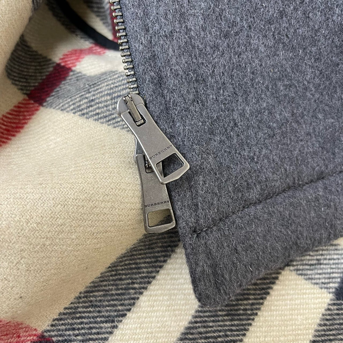 Burberry - Other - Wool - Grey - (40)