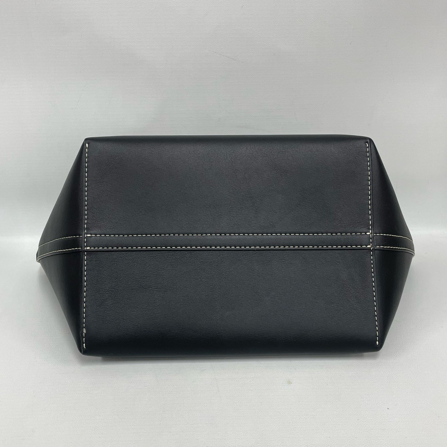 Burberry - Pocket bag - Smooth leather - Black with Silver-Tone Hardware - (Medium)