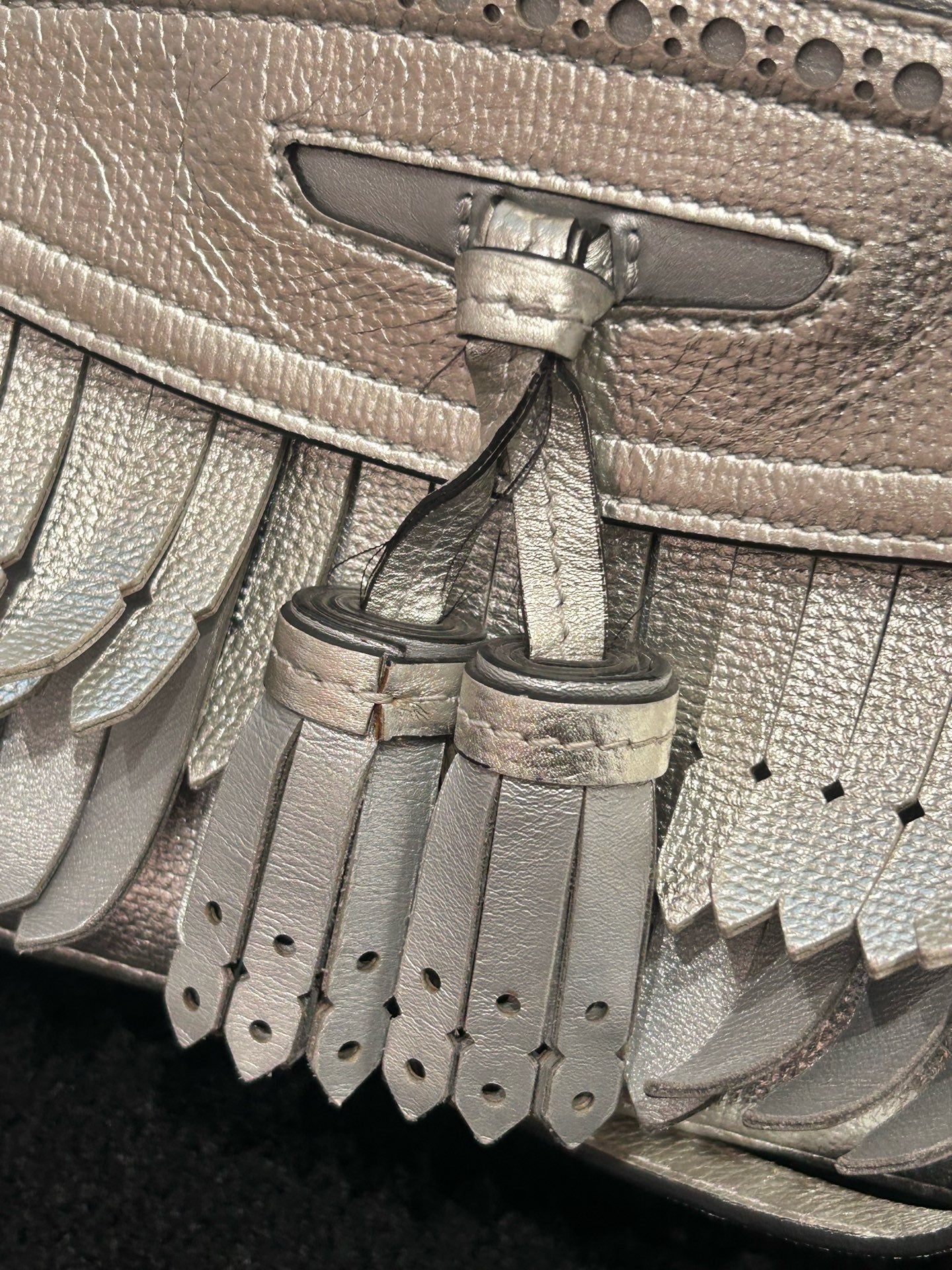 Burberry - Tassel Detail Tote Bag 4068349 - Pebbled leather - Silver - (medium)