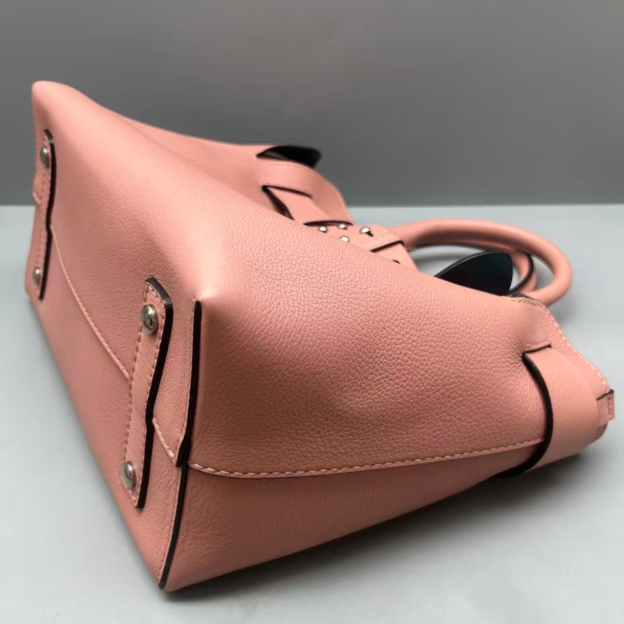 Burberry - The Belt Bag - Pebbled leather - Pink - (Medium)