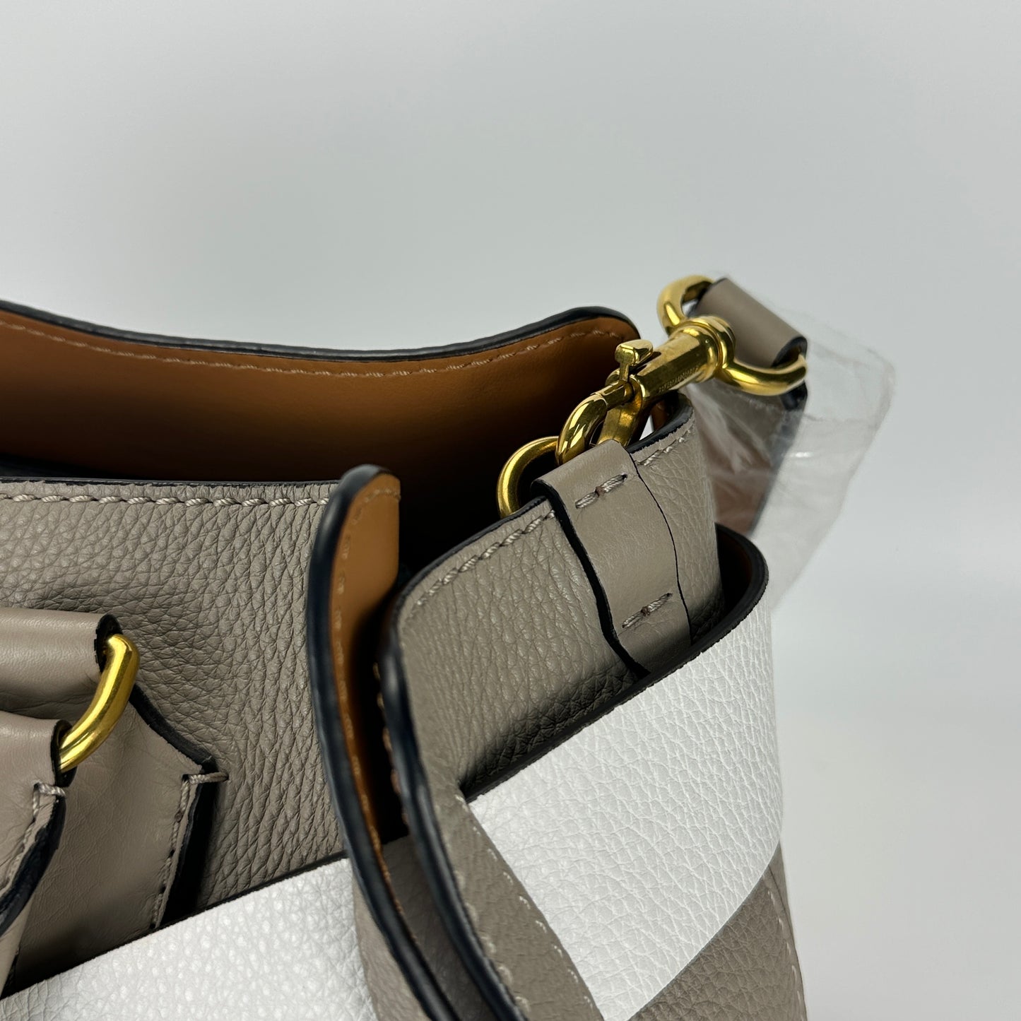 Burberry - The Belt - Grained leather - Beige with White Accents - (medium)