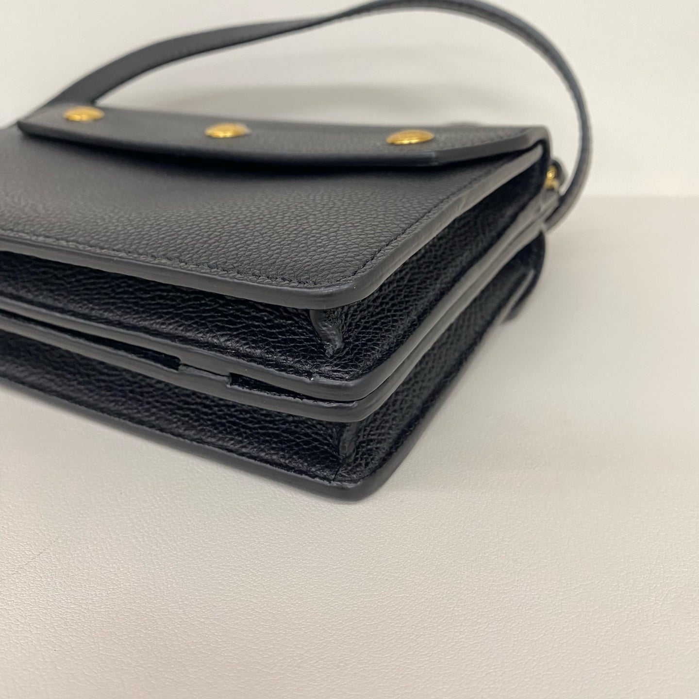 Burberry - Title - Grained leather - Black with Gold-Tone Hardware - (Small)