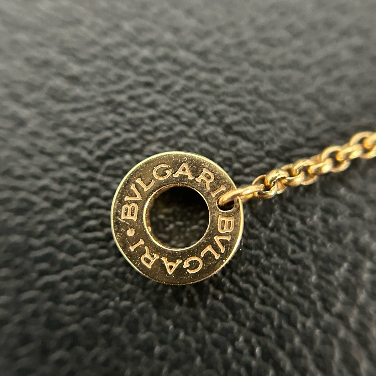 Bvlgari - BVLGARI BVLGARI - 18K rose gold with natural white mother-of-pearl. - Gold