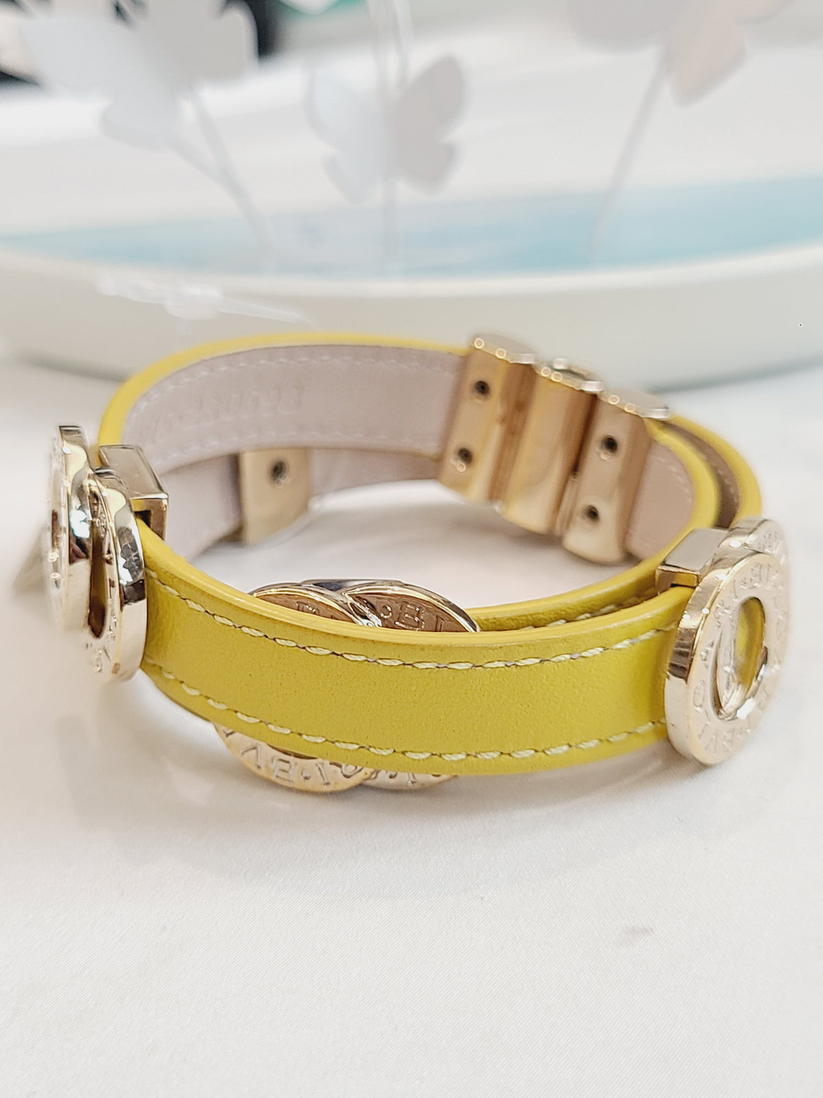 Bvlgari - Bvlgari Bvlgari - Gold-tone metal logo and clasp hardware with a calfskin leather strap. - Yellow