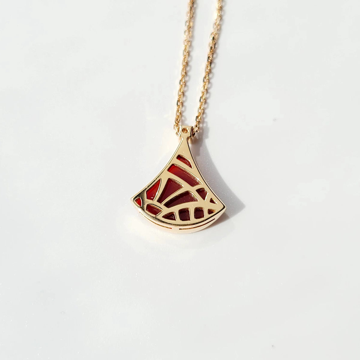 Bvlgari - Divas' Dream - 18K rose gold, diamonds and carnelian - Red