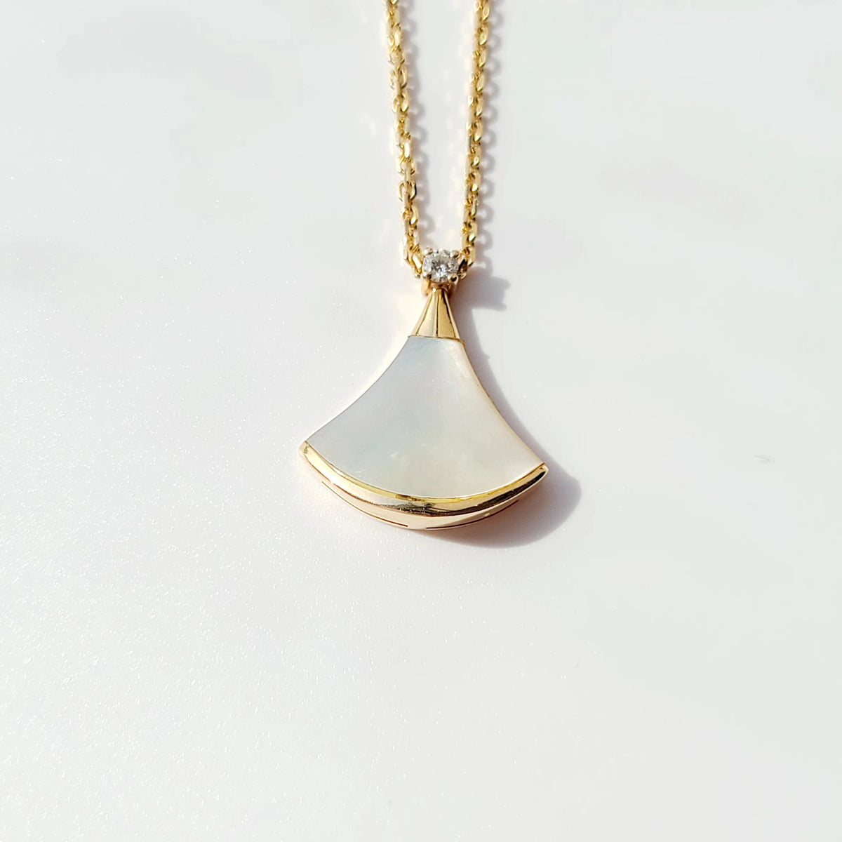 Bvlgari - Divas' Dream - 18K rose gold, diamonds and mother-of-pearl - Gold