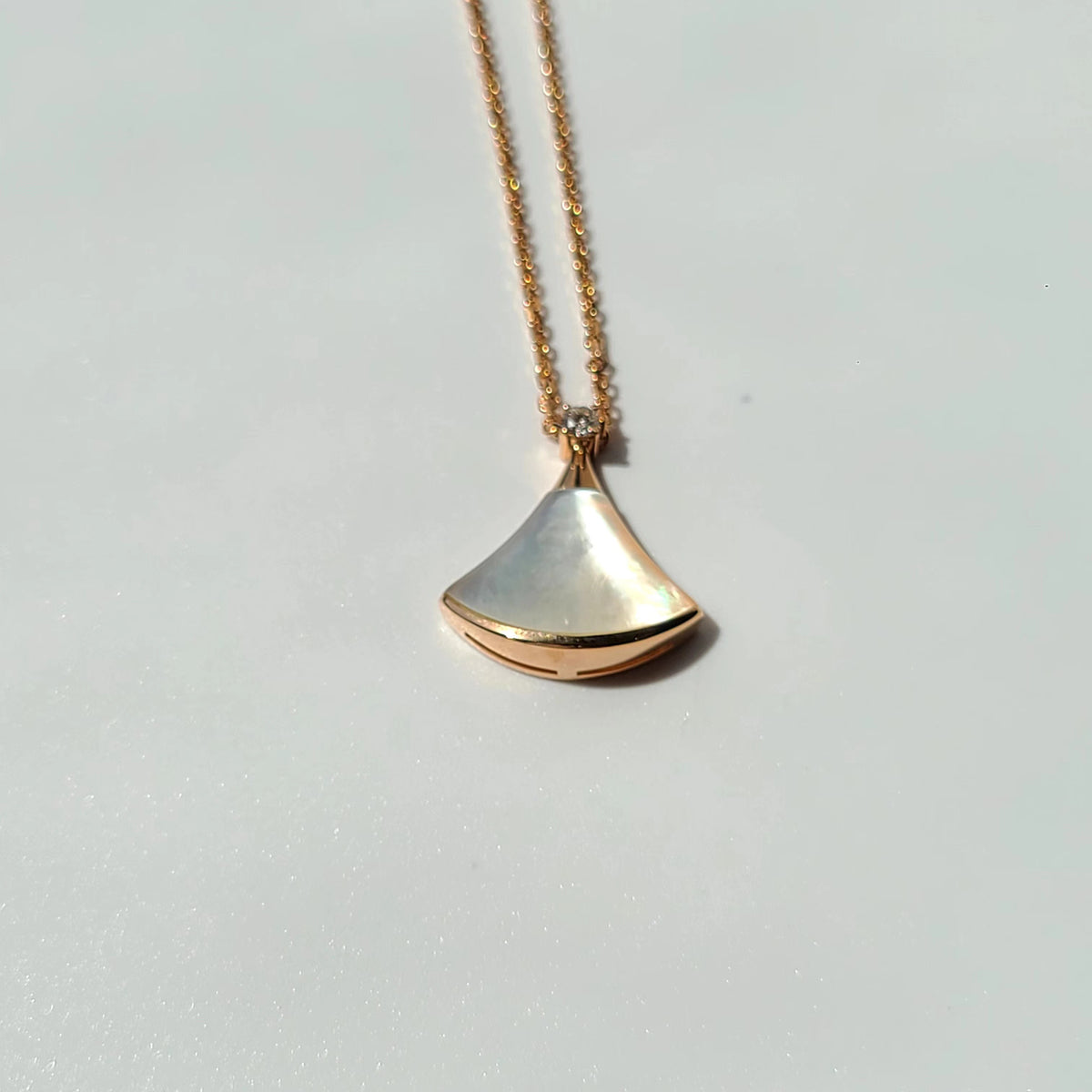 Bvlgari - Divas' Dream - 18K rose gold with diamonds and mother-of-pearl - Gold