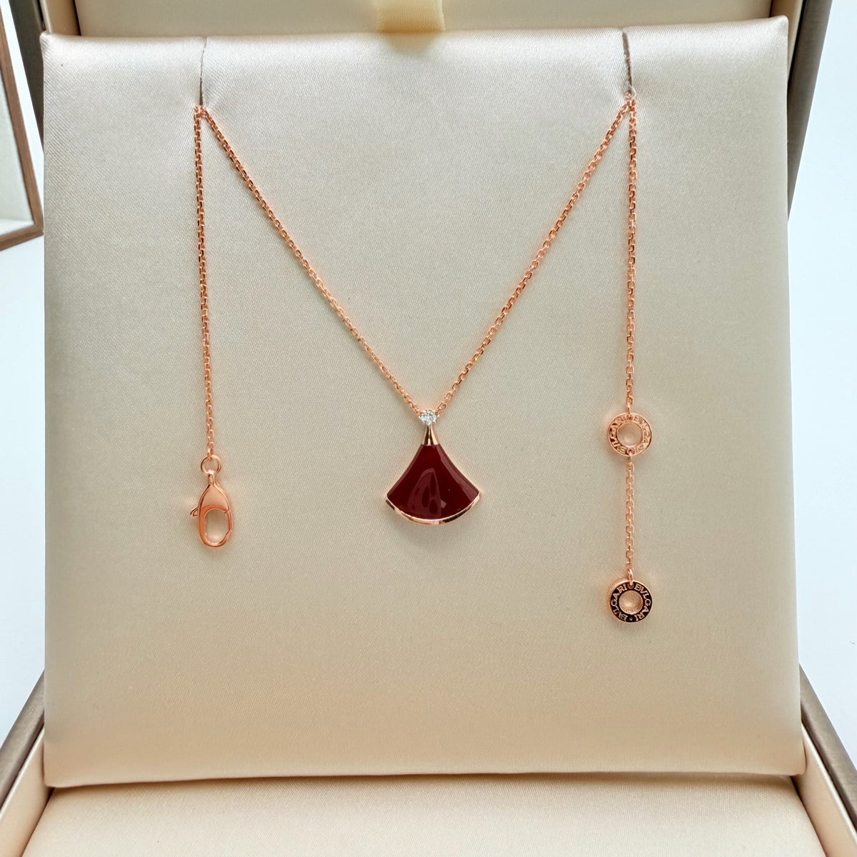 Bvlgari - Divas' Dream Small - 18k rose gold with carnelian and diamond - Red - (small)