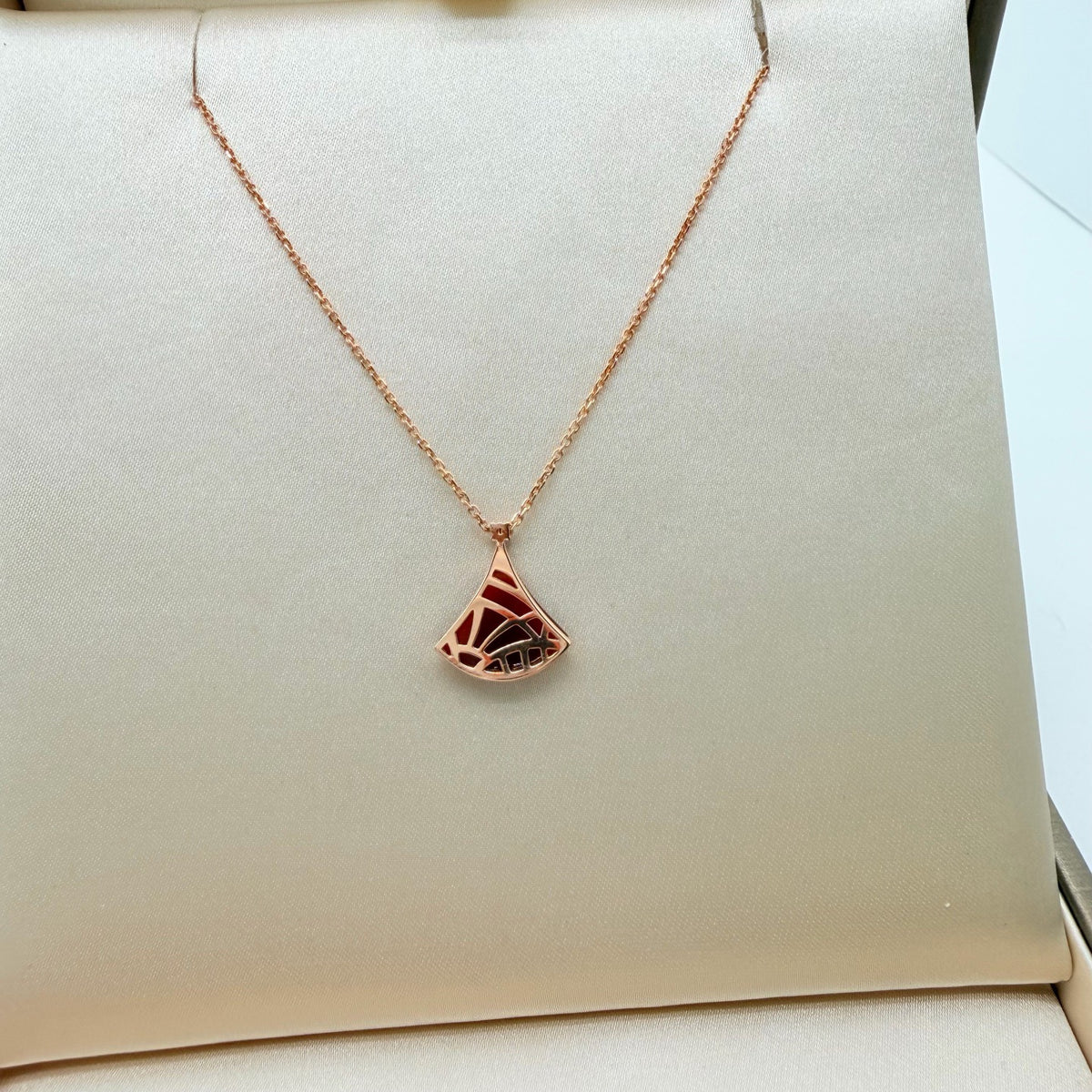Bvlgari - Divas' Dream Small - 18k rose gold with carnelian and diamond - Red - (small)