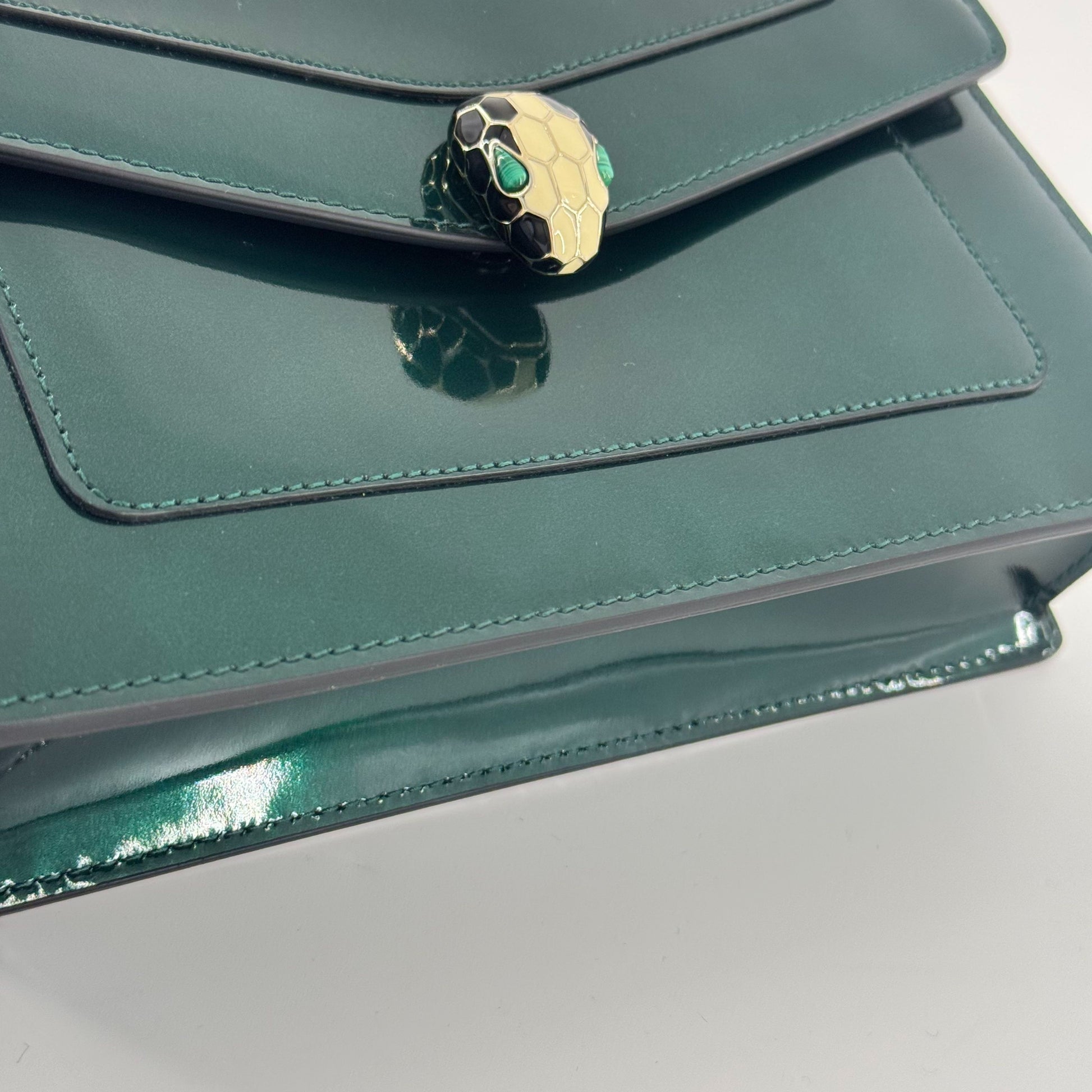Bvlgari Serpenti Chain Bag Patent leather Green - view 10