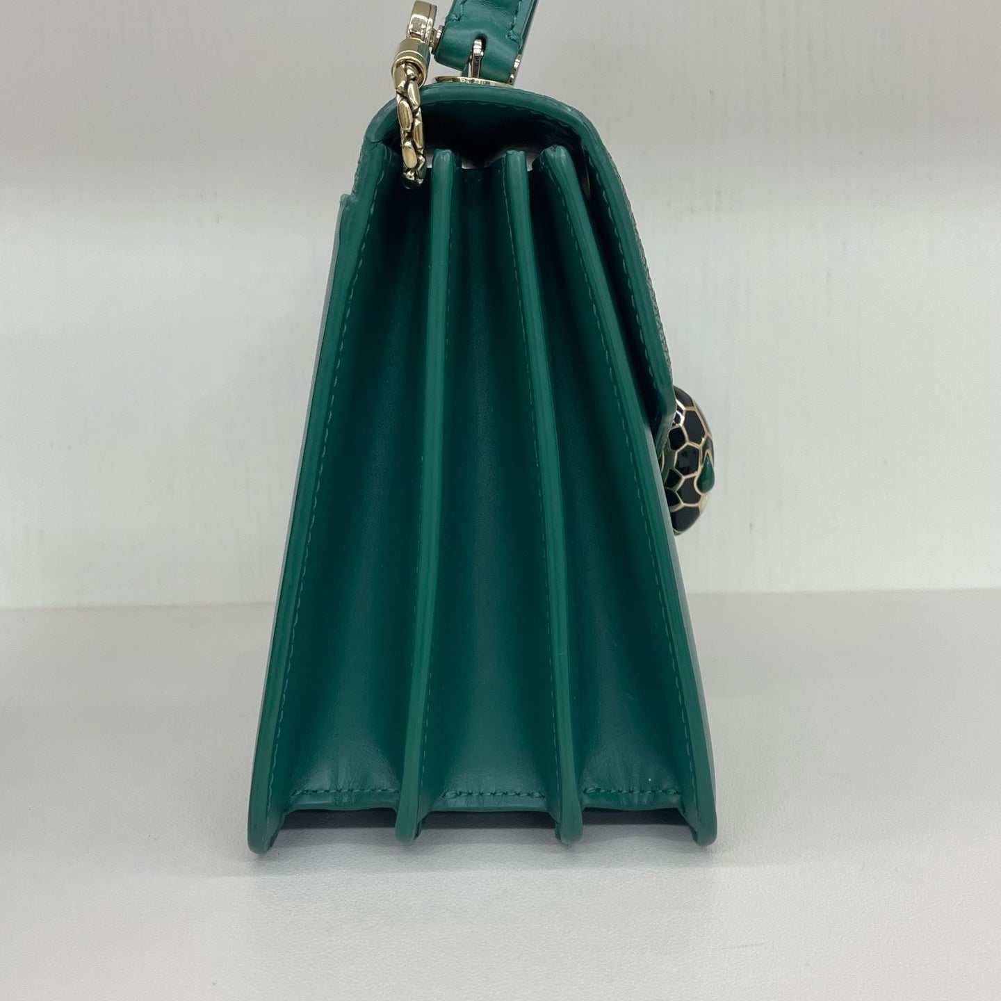 BVLGARI - Serpenti Forever Accordion Bag - Smooth calf leather with stingray leather flap - Emerald Green with Gold-Tone Hardware - (mini)