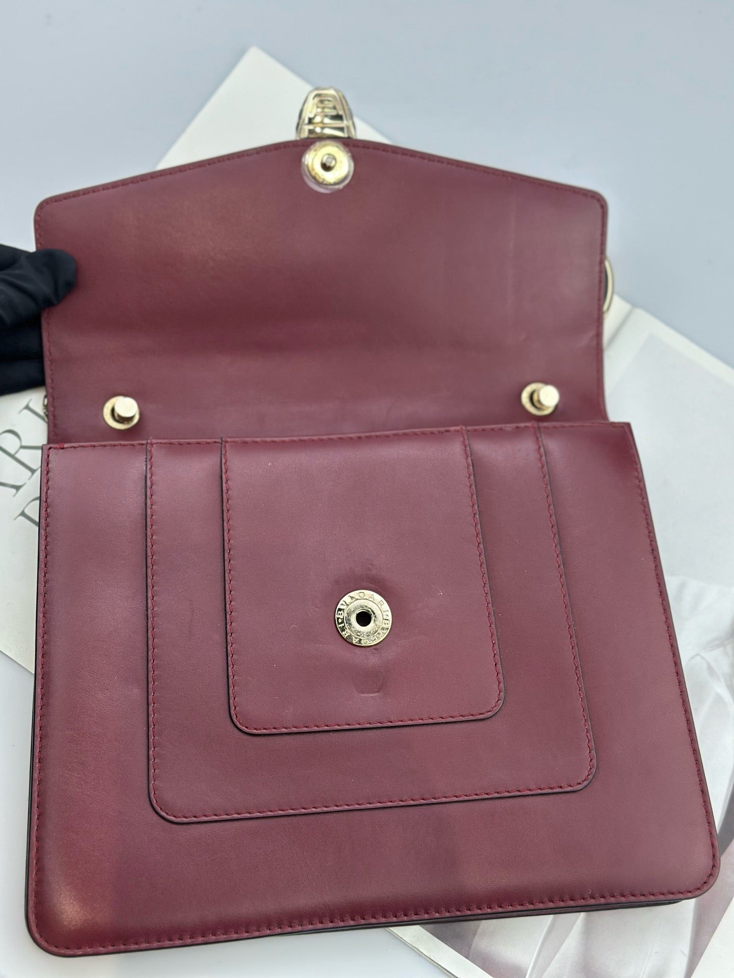 BVLGARI - Serpenti Forever - Calf leather - Burgundy with Gold-Tone Hardware - (large)