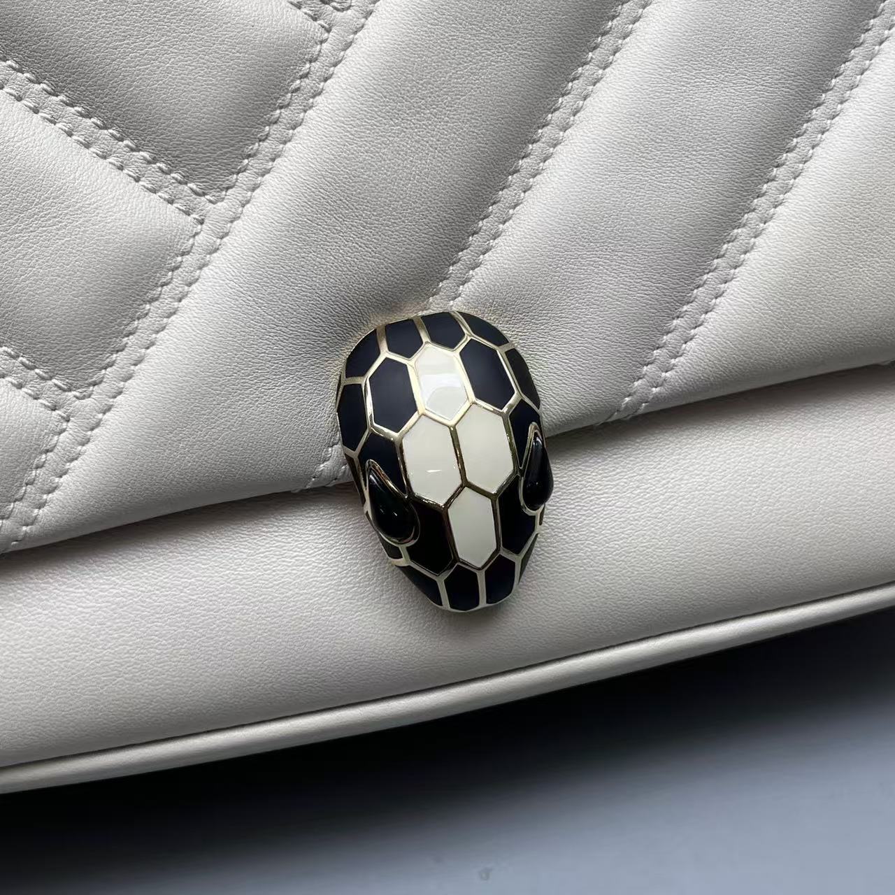 Bvlgari - Serpenti Forever - Calfskin leather - White - (Medium)