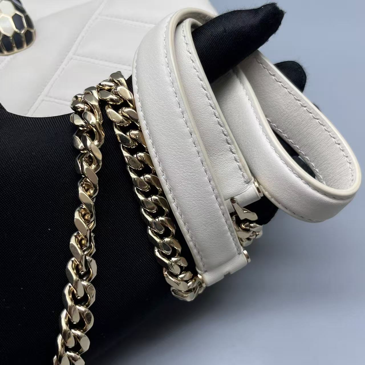Bvlgari - Serpenti Forever - Calfskin leather - White - (Medium)