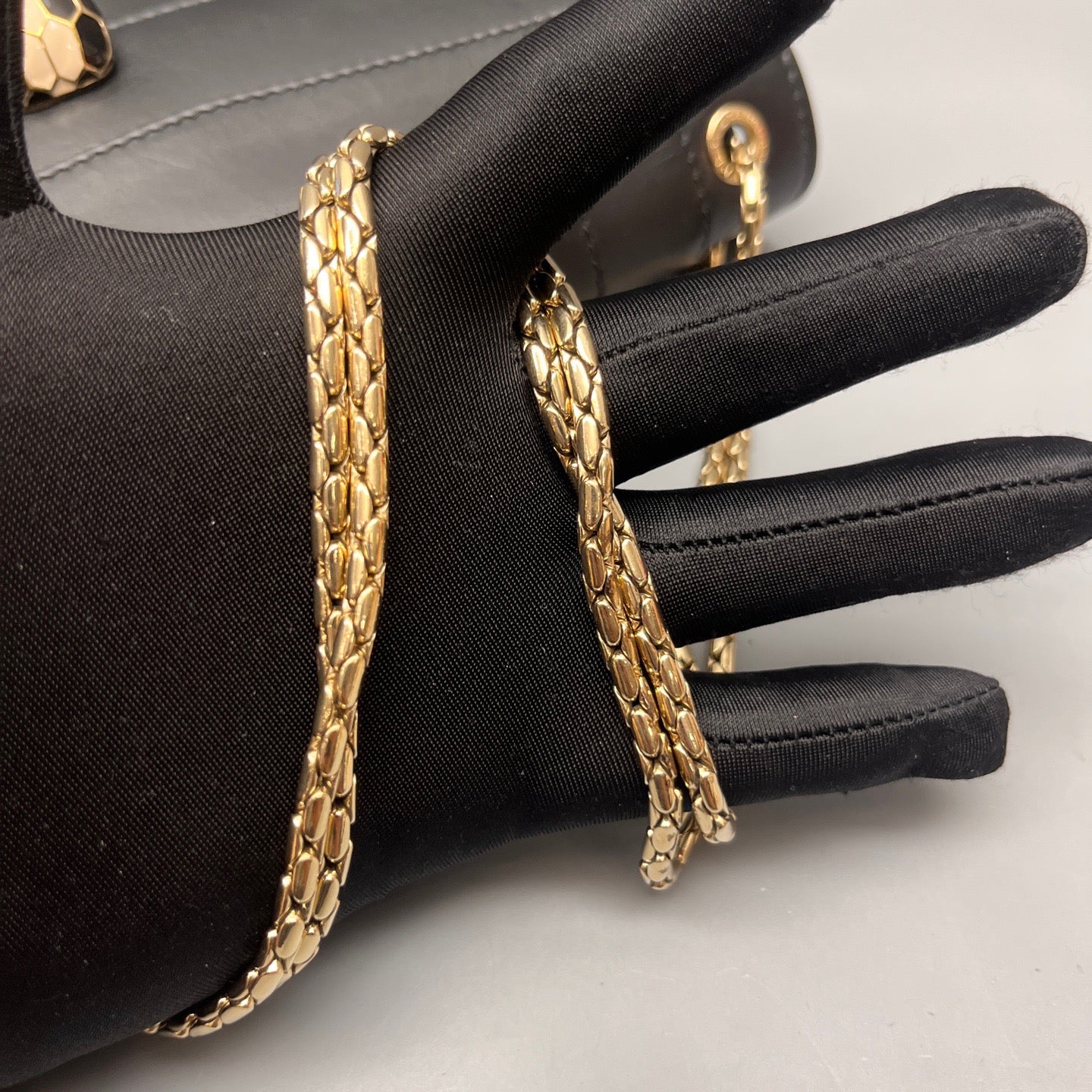 Bvlgari - Serpenti Forever Chain Bag - Calfskin leather - Black - (medium)