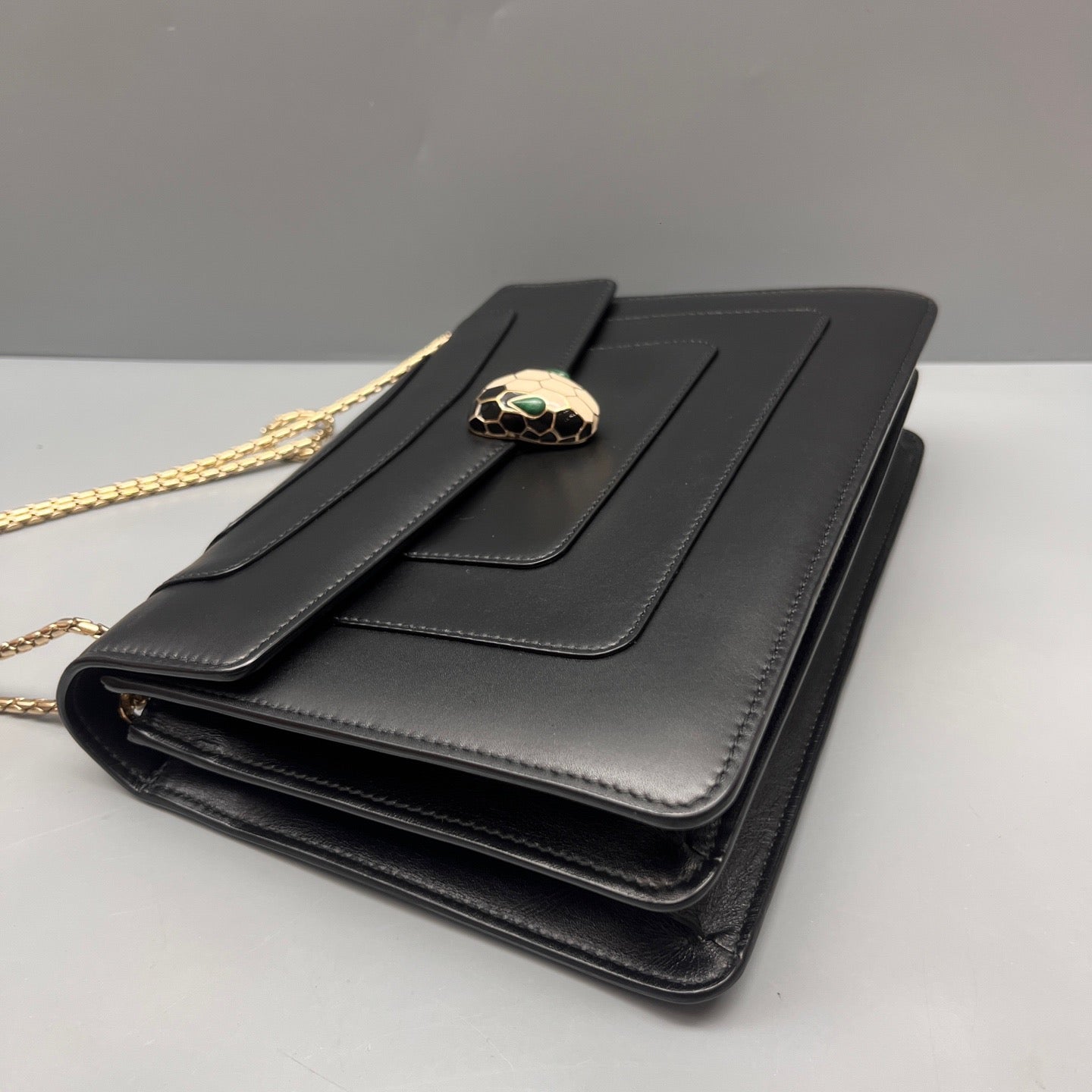 Bvlgari - Serpenti Forever Chain Bag - Calfskin leather - Black - (medium)