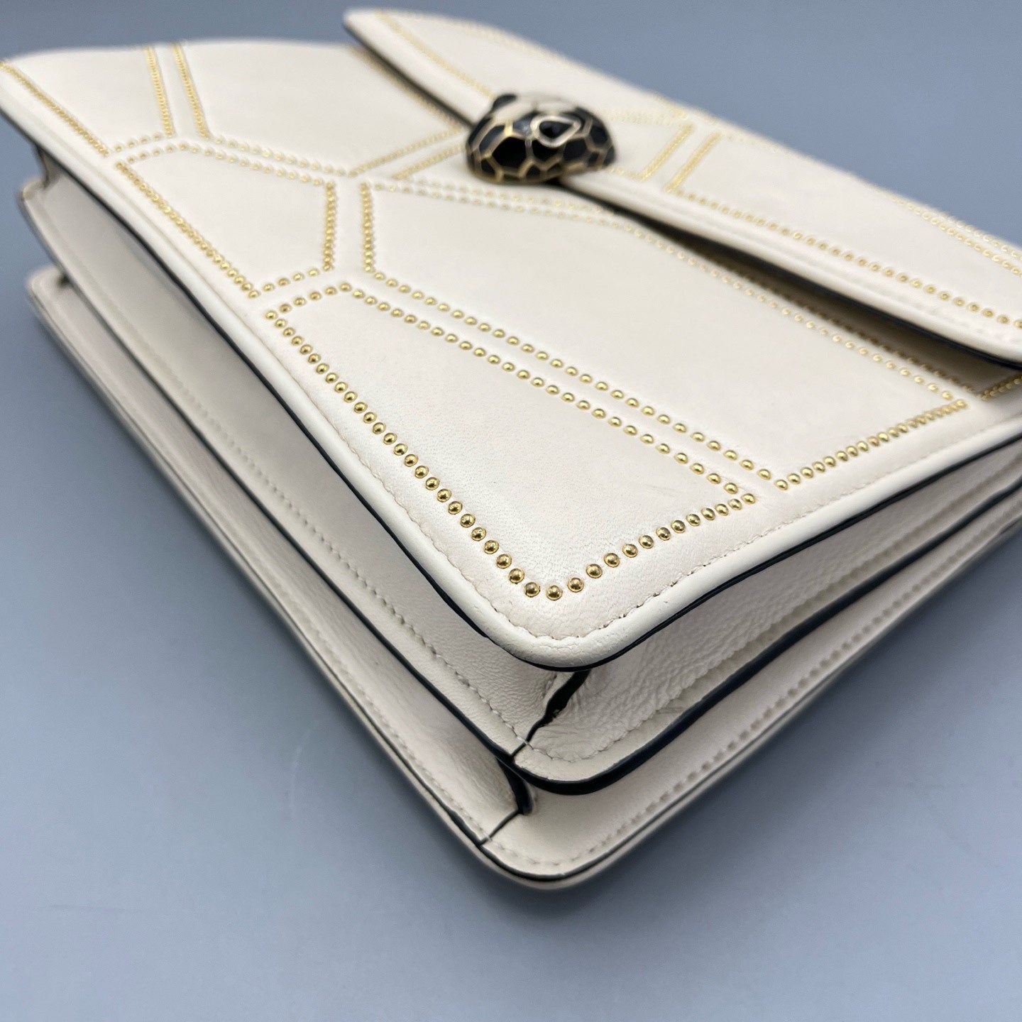 Bvlgari - Serpenti Forever Chain Bag - Calfskin leather - White - (medium)