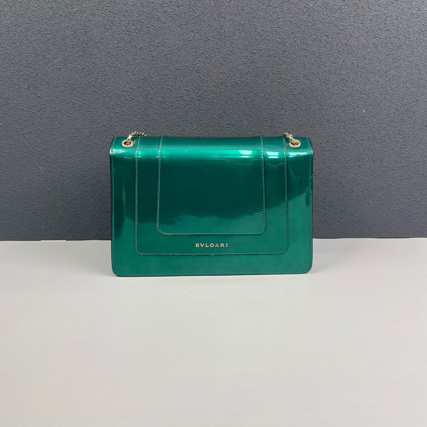 Bvlgari - Serpenti Forever - Patent leather - Emerald Green with Gold-Tone Hardware - (medium)