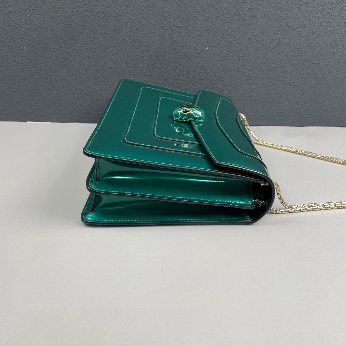 Bvlgari - Serpenti Forever - Patent leather - Emerald Green with Gold-Tone Hardware - (medium)