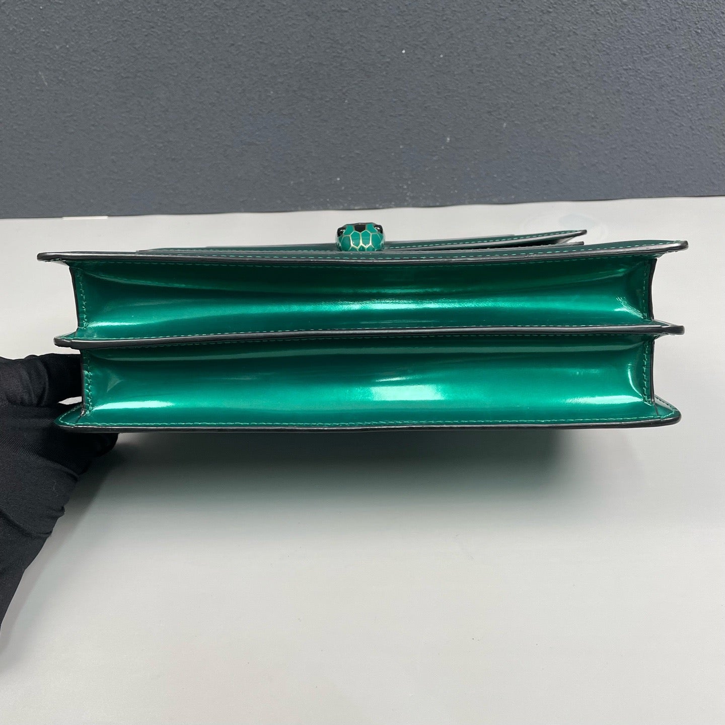Bvlgari - Serpenti Forever - Patent leather - Emerald Green with Gold-Tone Hardware - (medium)