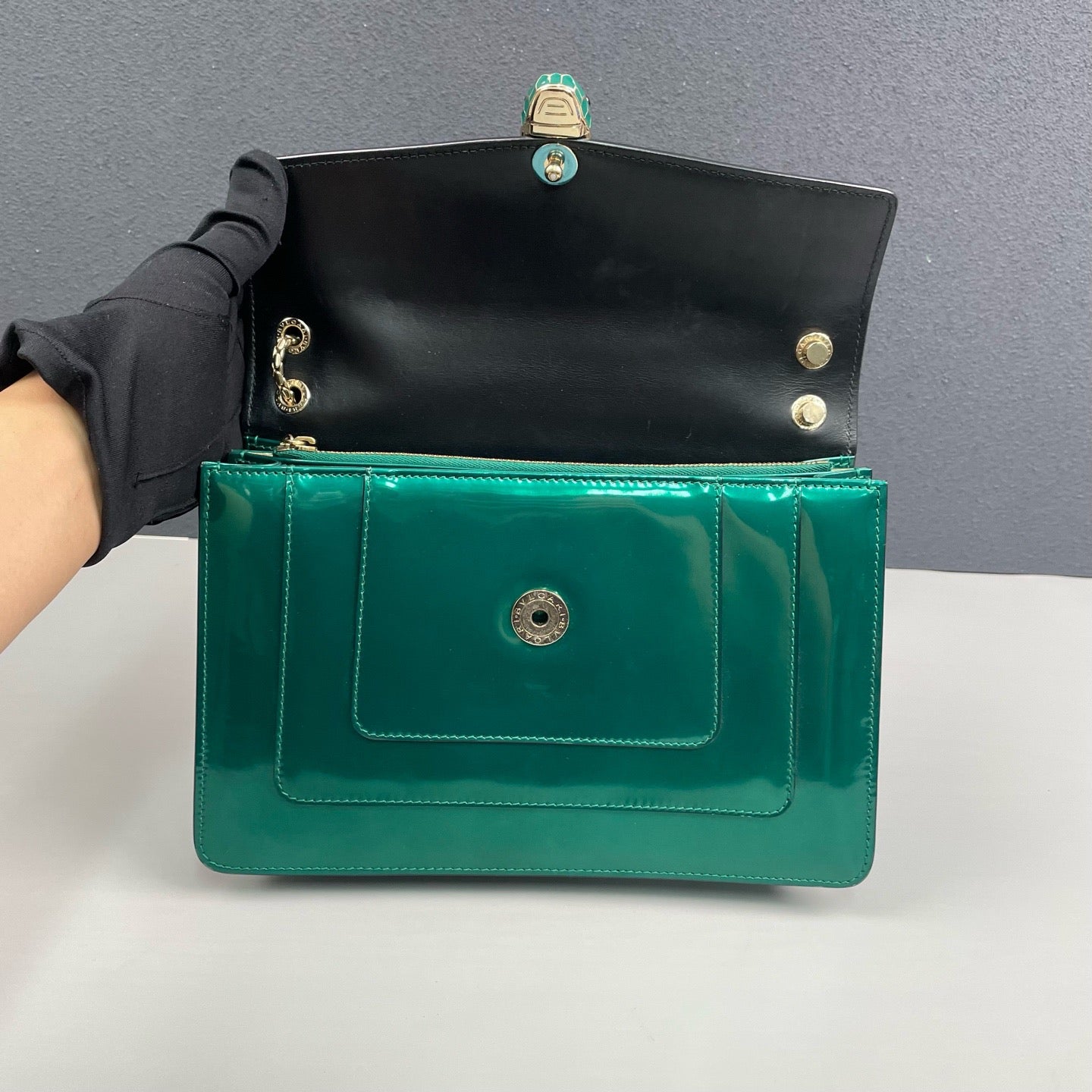 Bvlgari - Serpenti Forever - Patent leather - Emerald Green with Gold-Tone Hardware - (medium)