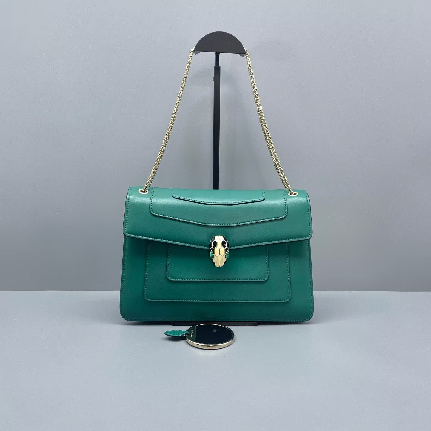 Bvlgari - Serpenti Forever - Smooth calfskin leather - Green with Gold-Tone Hardware - (Medium)